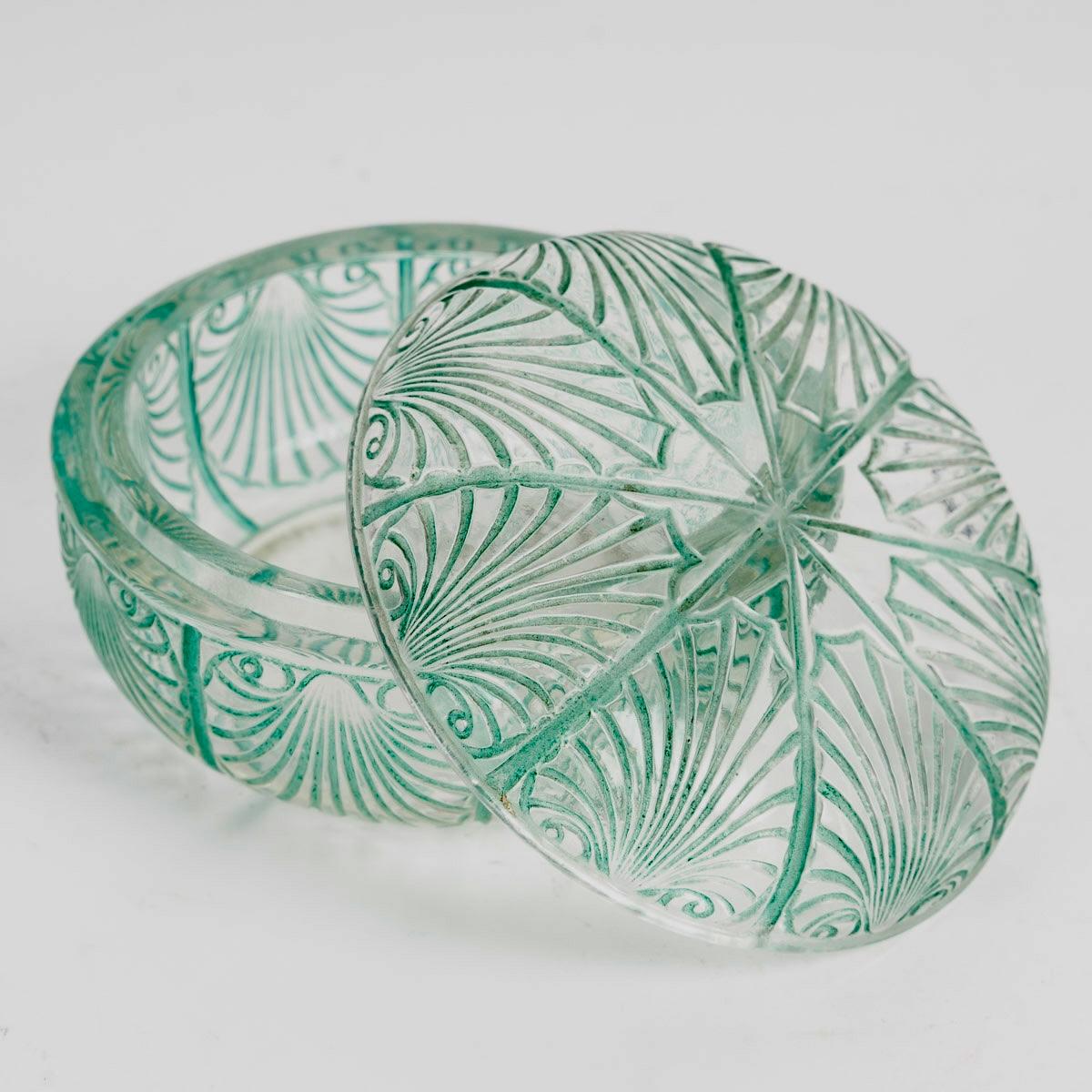 Art Deco 1920 René Lalique Box Coquilles Glass with Green Patina, Shells For Sale