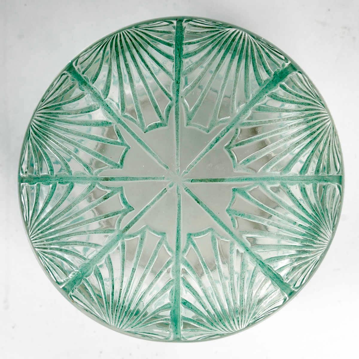 French 1920 René Lalique Box Coquilles Glass with Green Patina, Shells For Sale