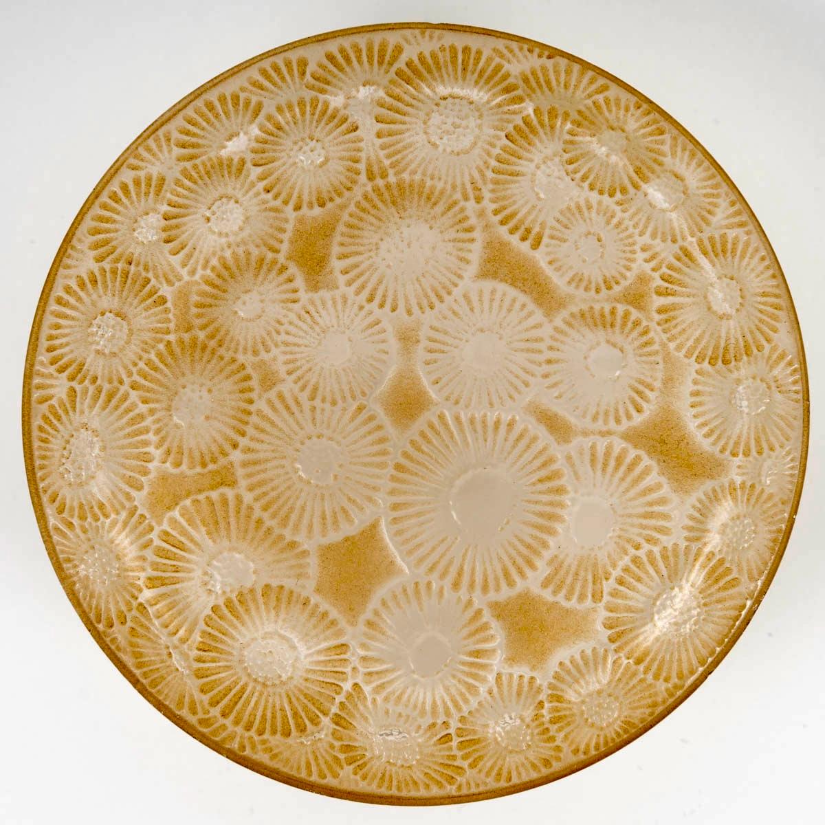 Molded 1920 René Lalique - Box Marguerites Daysies Glass With Sepia Patina