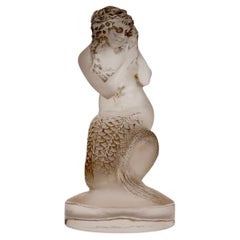 1920 René Lalique - Statuette de mascotte de voiture Naiade Verre dépoli avec Patina grise