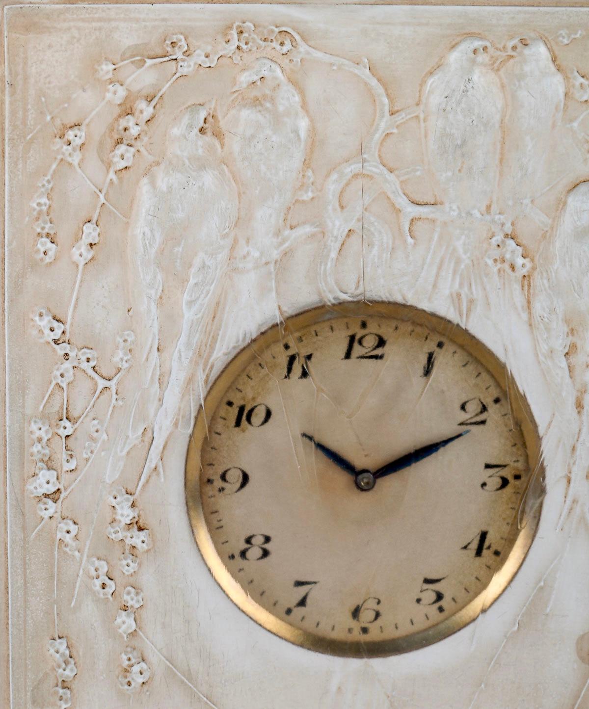 Molded 1920 René Lalique Clock Six Hirondelles Glass Mechanical Movement Swallows
