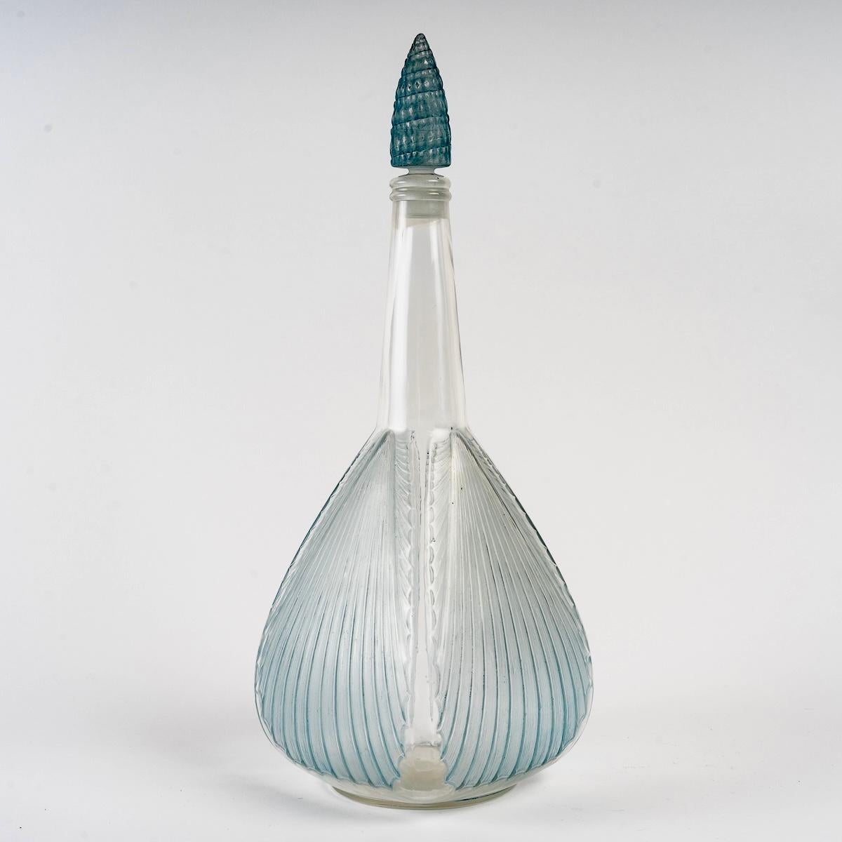 Art Deco 1920 René Lalique, Decanter Coquilles Glass with Blue Patina, Shells