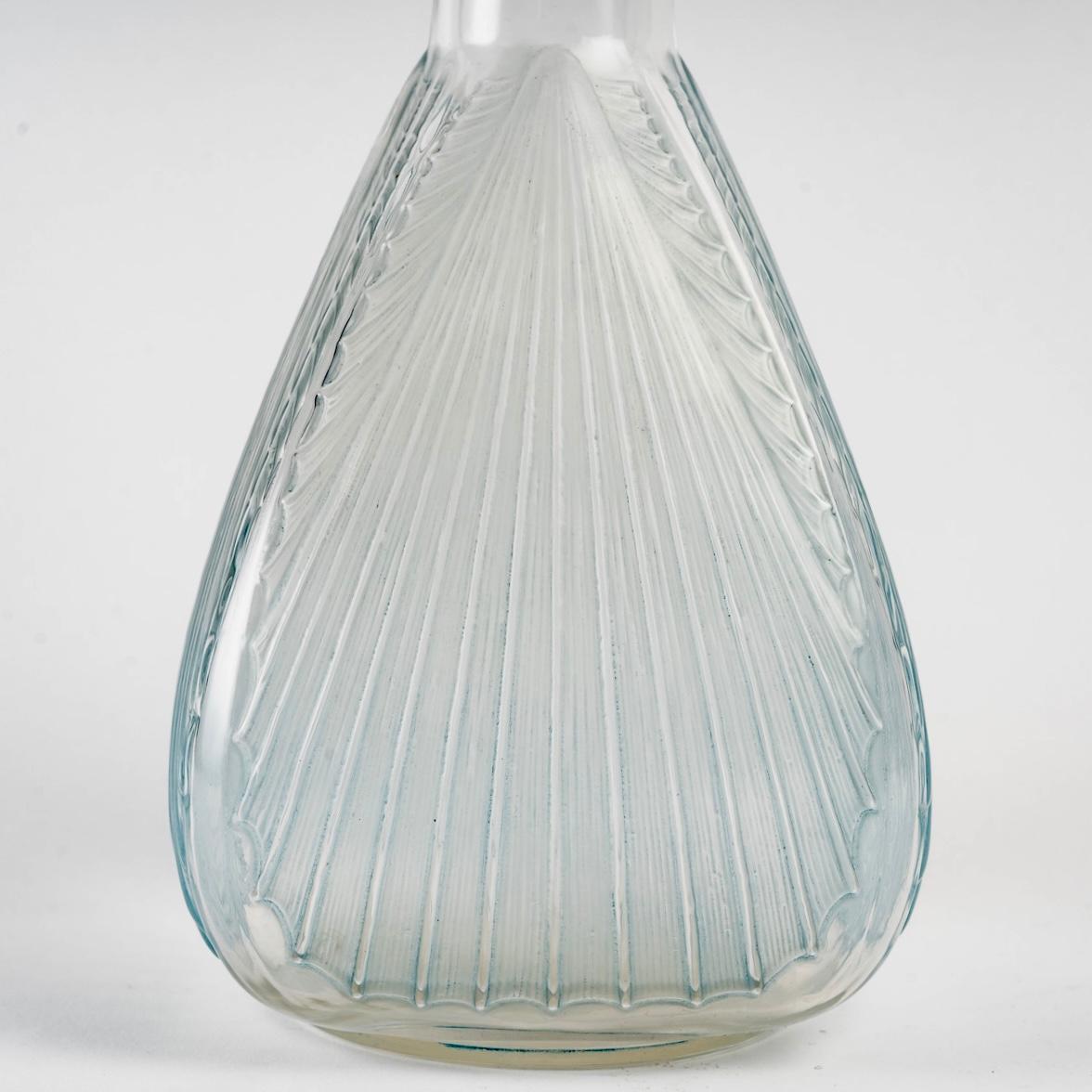 French 1920 René Lalique, Decanter Coquilles Glass with Blue Patina, Shells