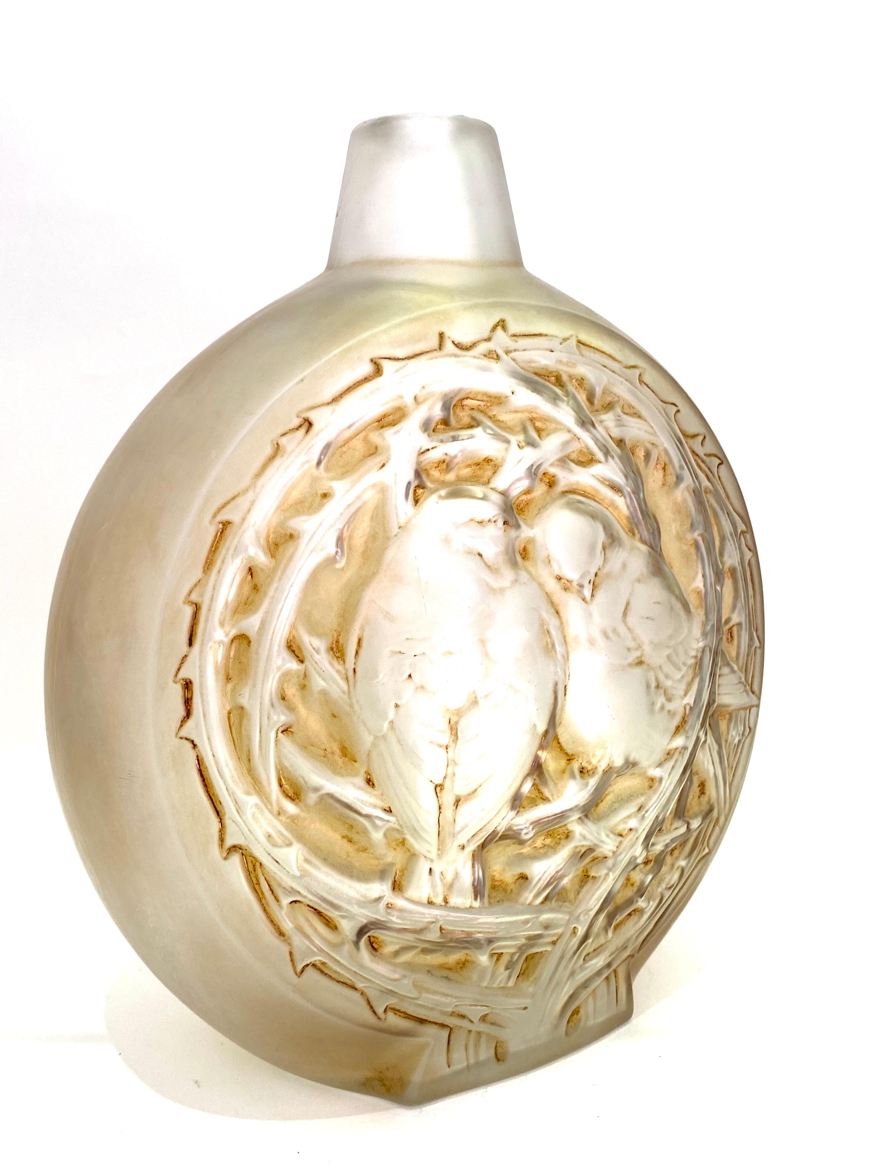 Early 20th Century 1920 René Lalique Deux Moineaux Bavardant Vase Glass with Sepia Stain, Sparrows