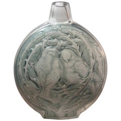 1920 René Lalique Deux Moineaux Bavardant Vase in Frosted Glass with Blue Stain