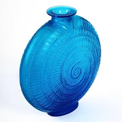 1920 René Lalique Escargot Vase in Electric Blue Glass