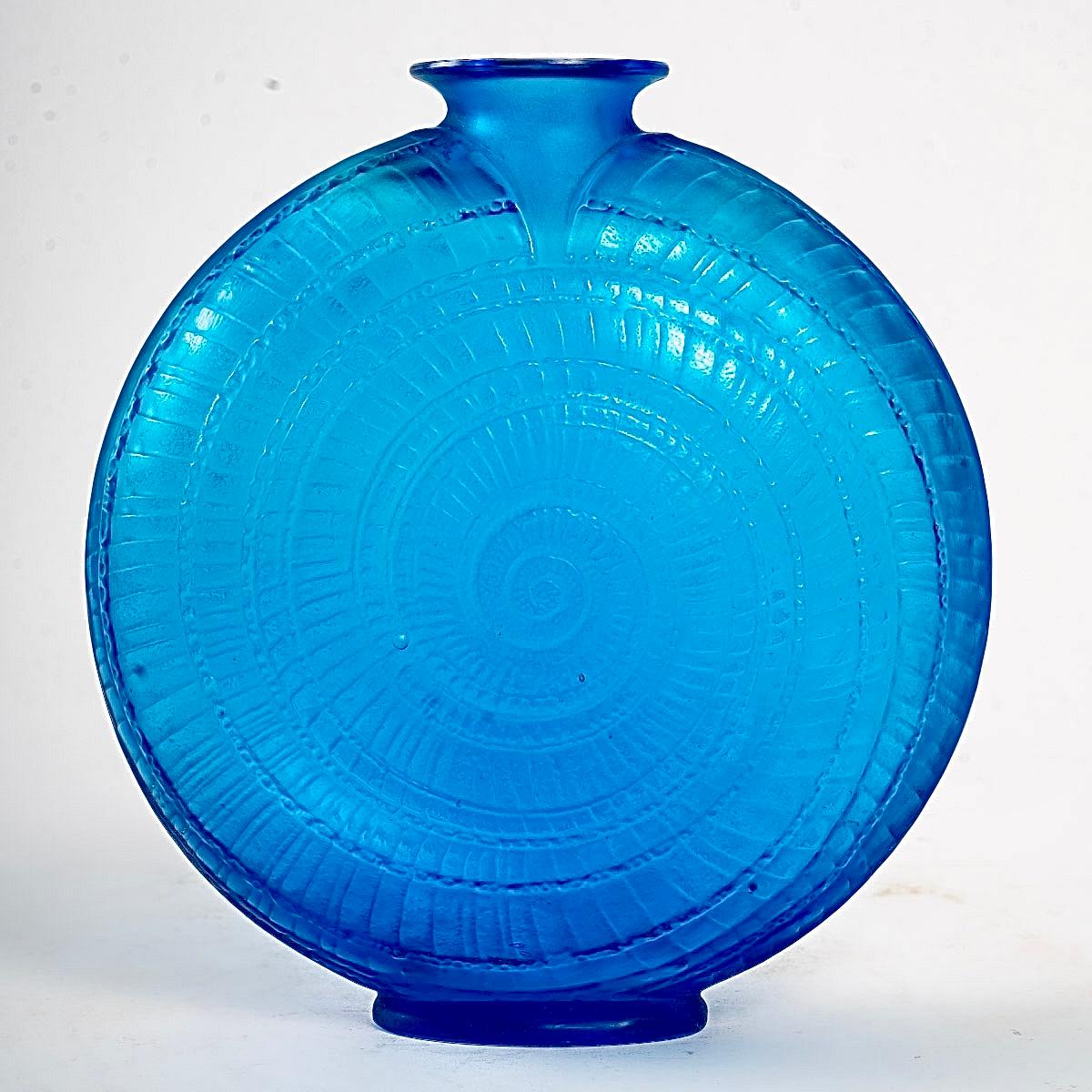 electric blue vase