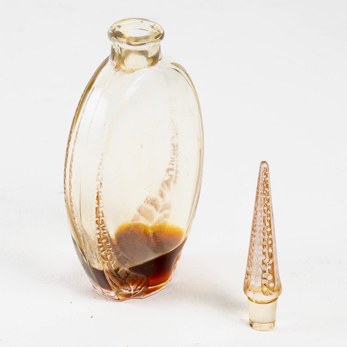 Parfümflasche aus Lalique-Lackglas von Lubin für Lubin, mit Sepia-Patina, 1920 im Zustand „Gut“ im Angebot in Boulogne Billancourt, FR