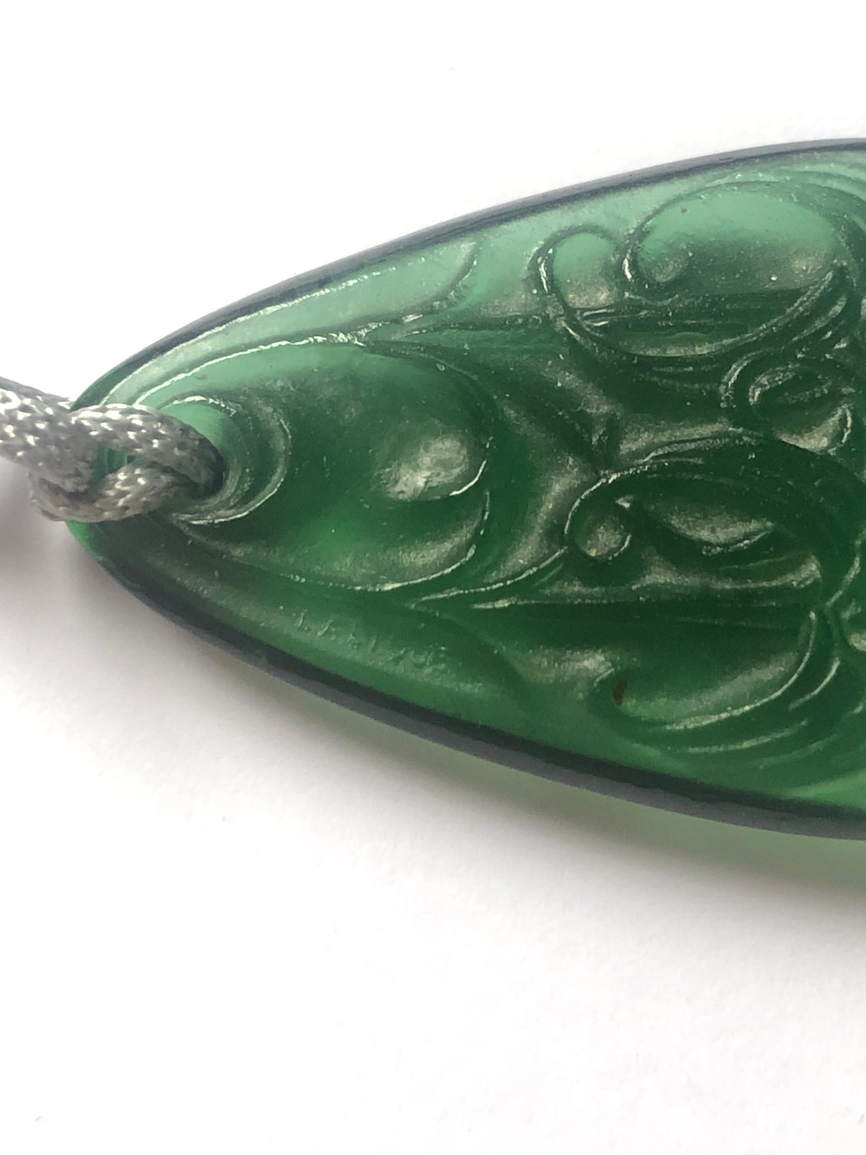 1920 René Lalique Pendentif Lys Vert Green Lilies Pendant In Excellent Condition In Boulogne Billancourt, FR