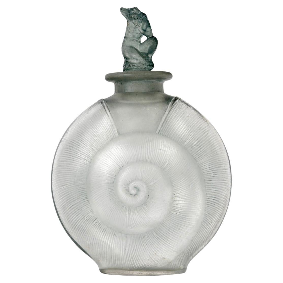 1920 René Lalique - Parfümflasche Amphitritglas mit graublauer Patina im Angebot