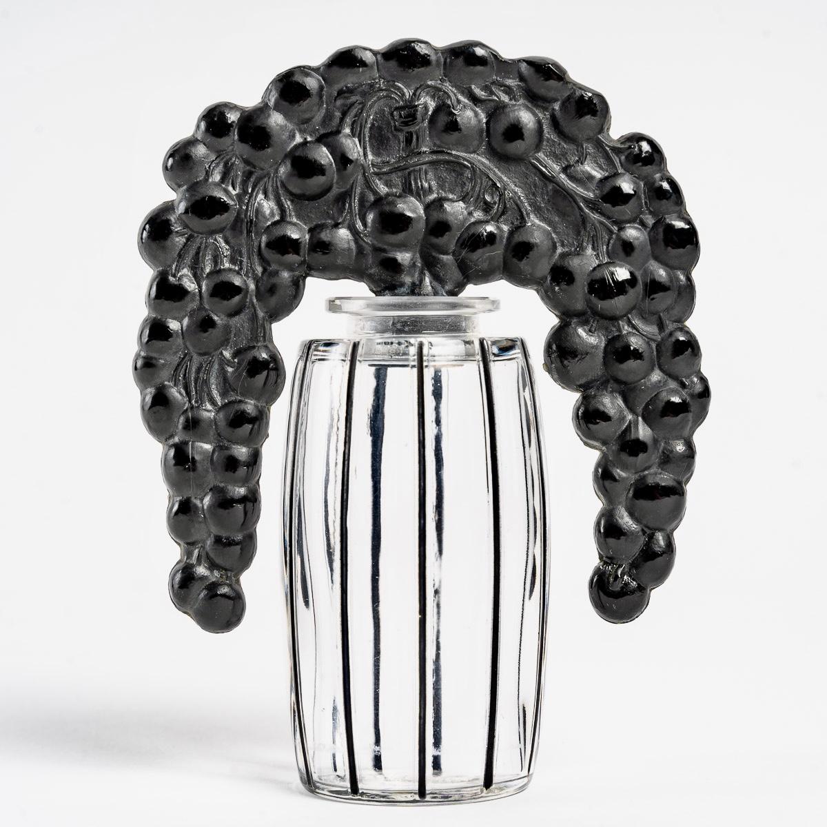 1920 Rene Lalique - Parfümflasche Cassis Klar emailliertes Glas & Schwarzes Glas (Französisch) im Angebot