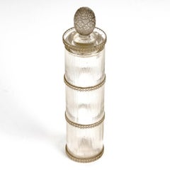 1920 Rene Lalique Bouteille de parfum Fleurs Vives Verre à patine grise pour Volnay