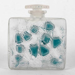 1920 René Lalique Perfume Bottle Hirondelles Glass with Blue Patina, Swallows