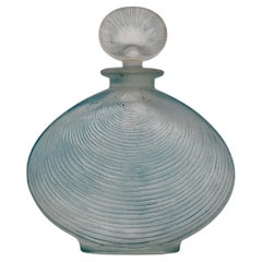 1920 René Lalique Parfümflasche Telline mattiertes Glas mit blauer Patina