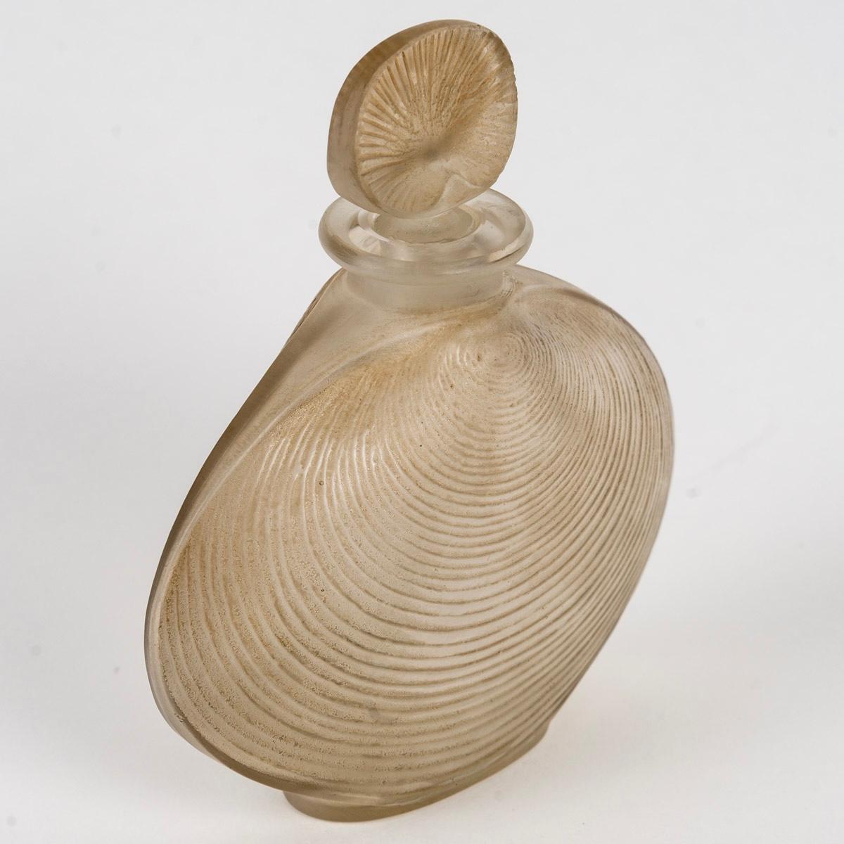 Art Deco 1920 René Lalique Perfume Bottle Telline Frosted Glass with Sepia Patina For Sale