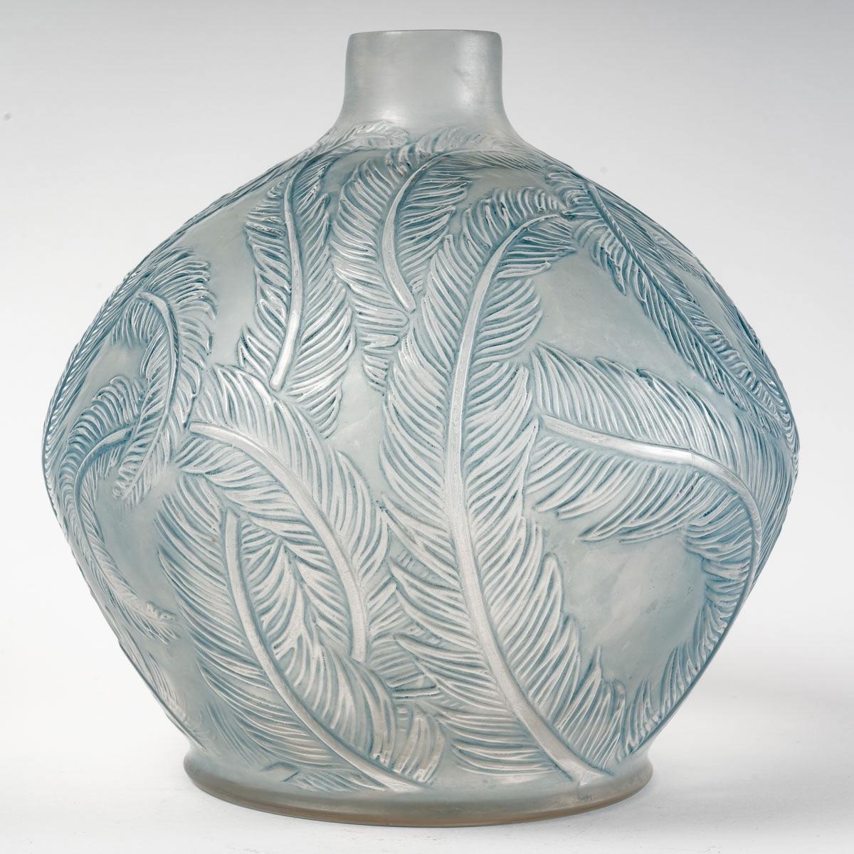 Art Deco 1920 René Lalique Plumes Vase in Frosted Glass with Blue Patina