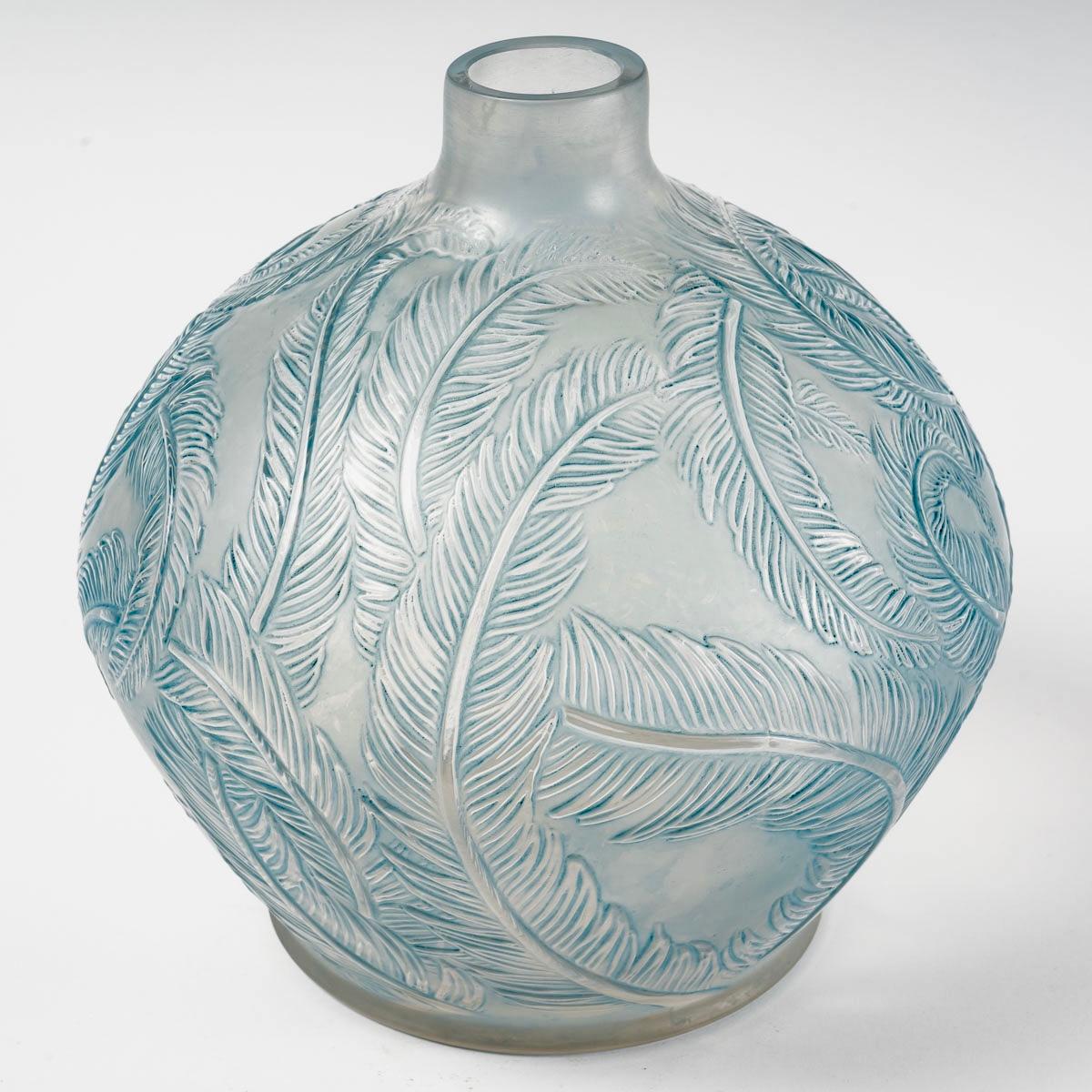 French 1920 René Lalique Plumes Vase in Frosted Glass with Blue Patina