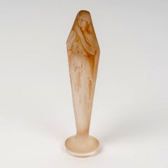 1920 René Lalique - Seal Stamp Figurine Mains Jointes Glass With Sepia Patina