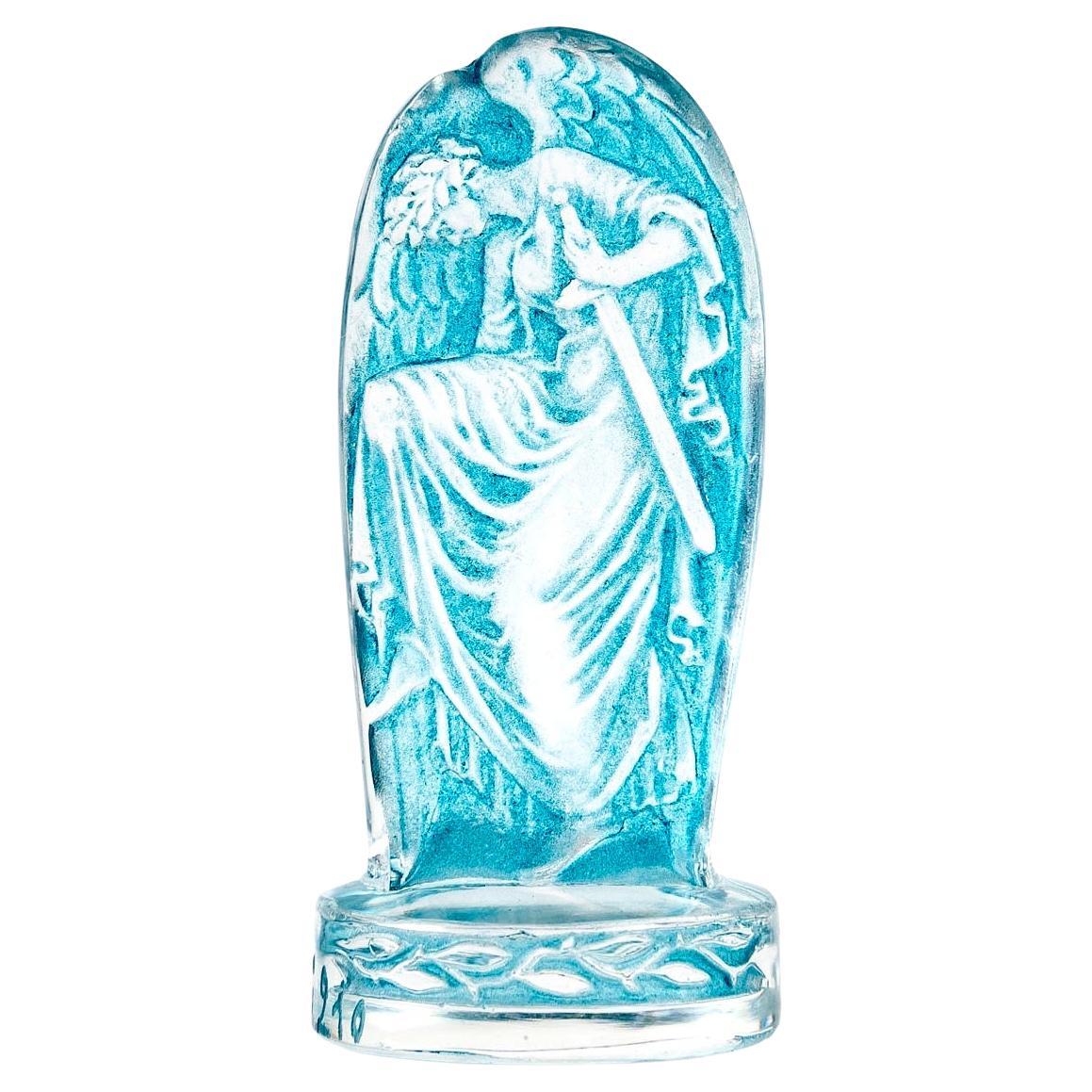 1920 René Lalique - Siegelstempel Victoire mattiertes Glas mit blauer Patina im Angebot