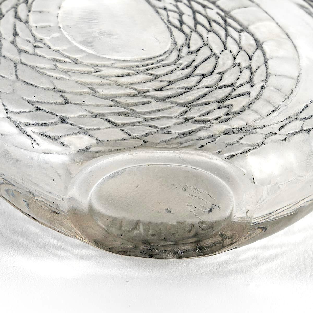 1920 Rene Lalique Serpent Perfume Bottle Clear Glass with Blue Patina, Snake In Good Condition In Boulogne Billancourt, FR