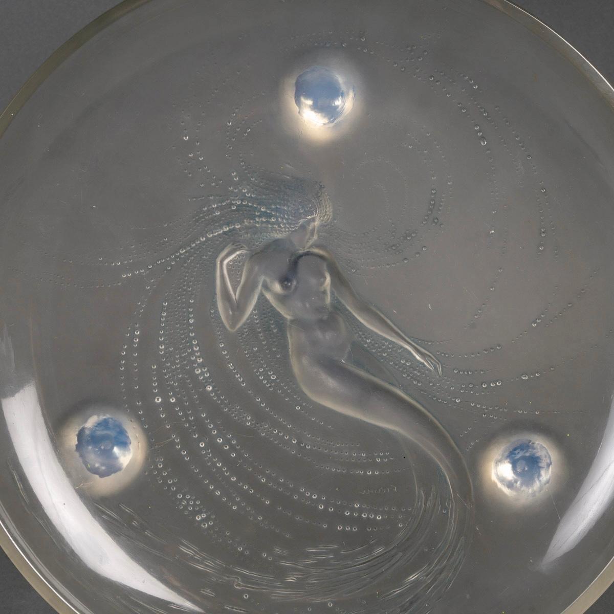 1920 René Lalique Trepied Sirene Mermaid Bowl Opalescent Glass Blue Patina In Good Condition For Sale In Boulogne Billancourt, FR