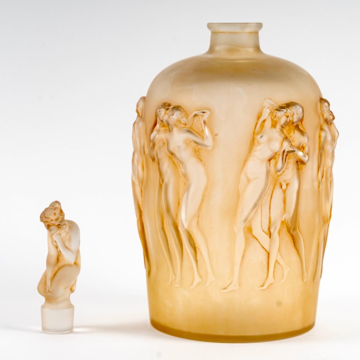 Moulé 1920 Rene His Vase 12 Figurines Bouchon Figurine Verre et Patine Sépia en vente