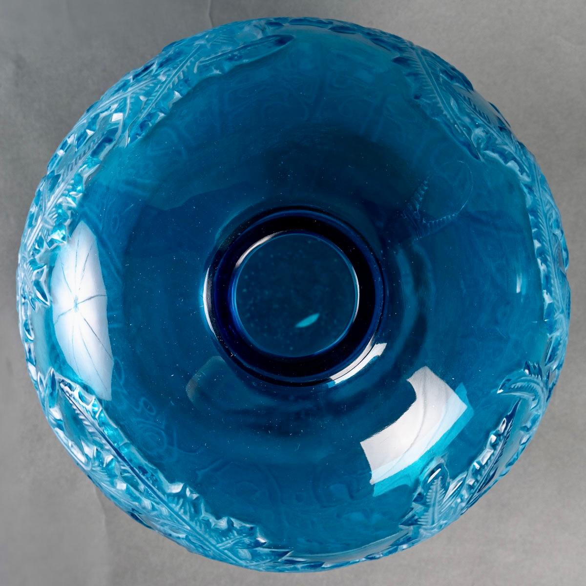 French 1920 René Lalique, Vase Acanthes Electric Blue Glass White Patina