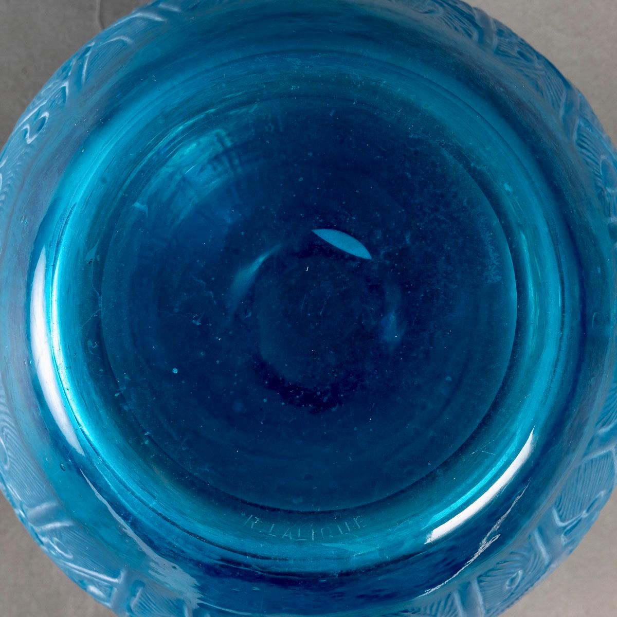 Molded 1920 René Lalique, Vase Acanthes Electric Blue Glass White Patina
