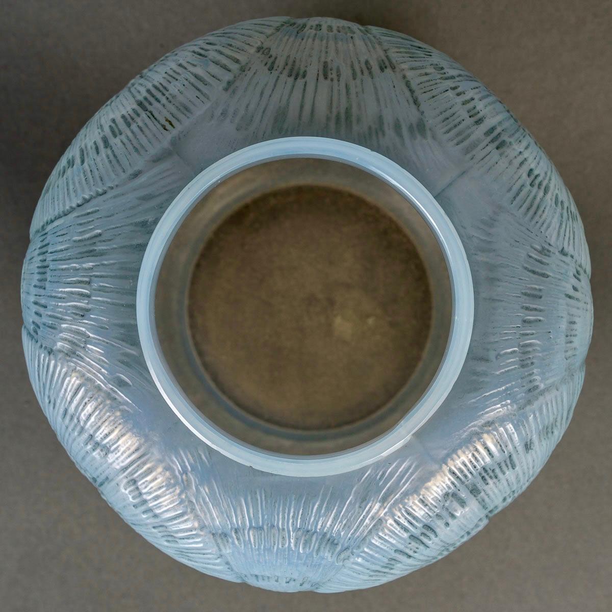 Molded 1920 René Lalique - Vase Coquilles Shell Opalescent Glass With Blue Patina