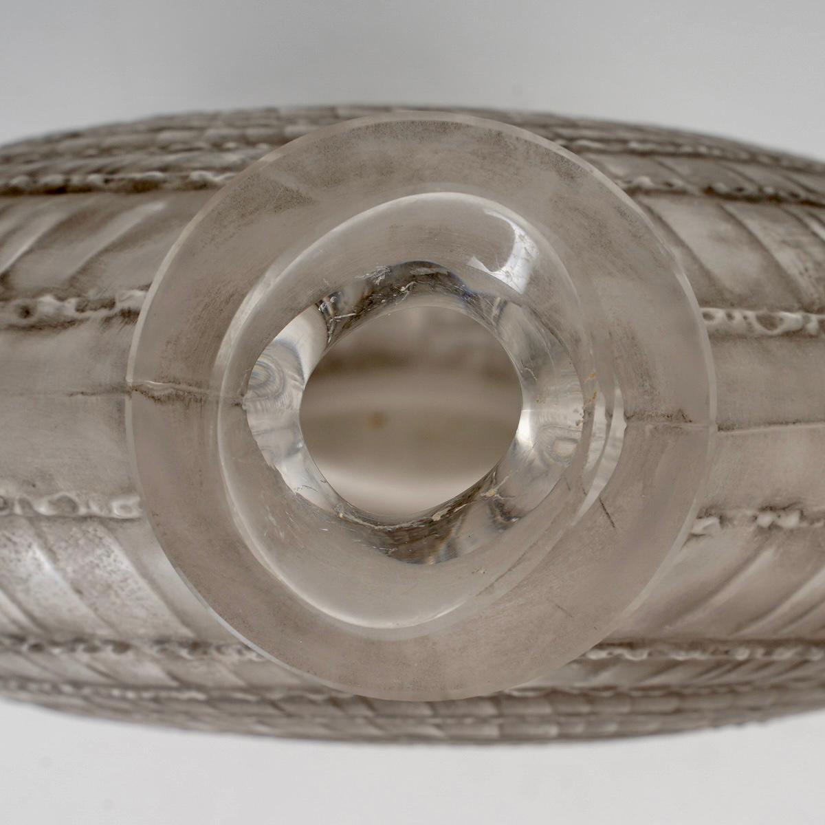 Molded 1920 René Lalique Vase Escargot Frosted Glass with Grey Patina, Snail