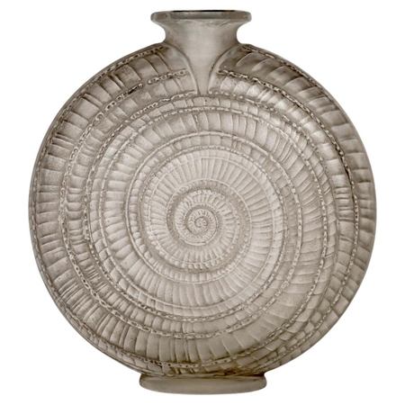 1920 René Lalique Vase Escargot Frosted Glass with Grey Patina, Snail