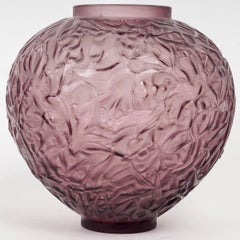 1920 René Lalique - Vase Gui Mistletoe Amethyst Plum Glass
