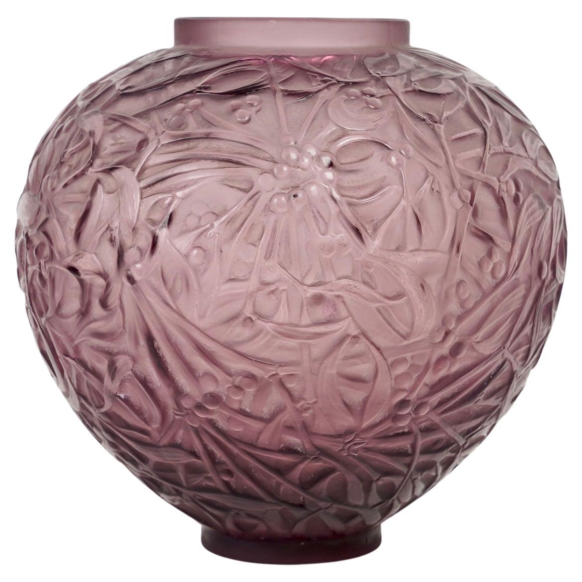 1920 René Lalique - Vase Gui Mistletoe Amethyst Plum Glass