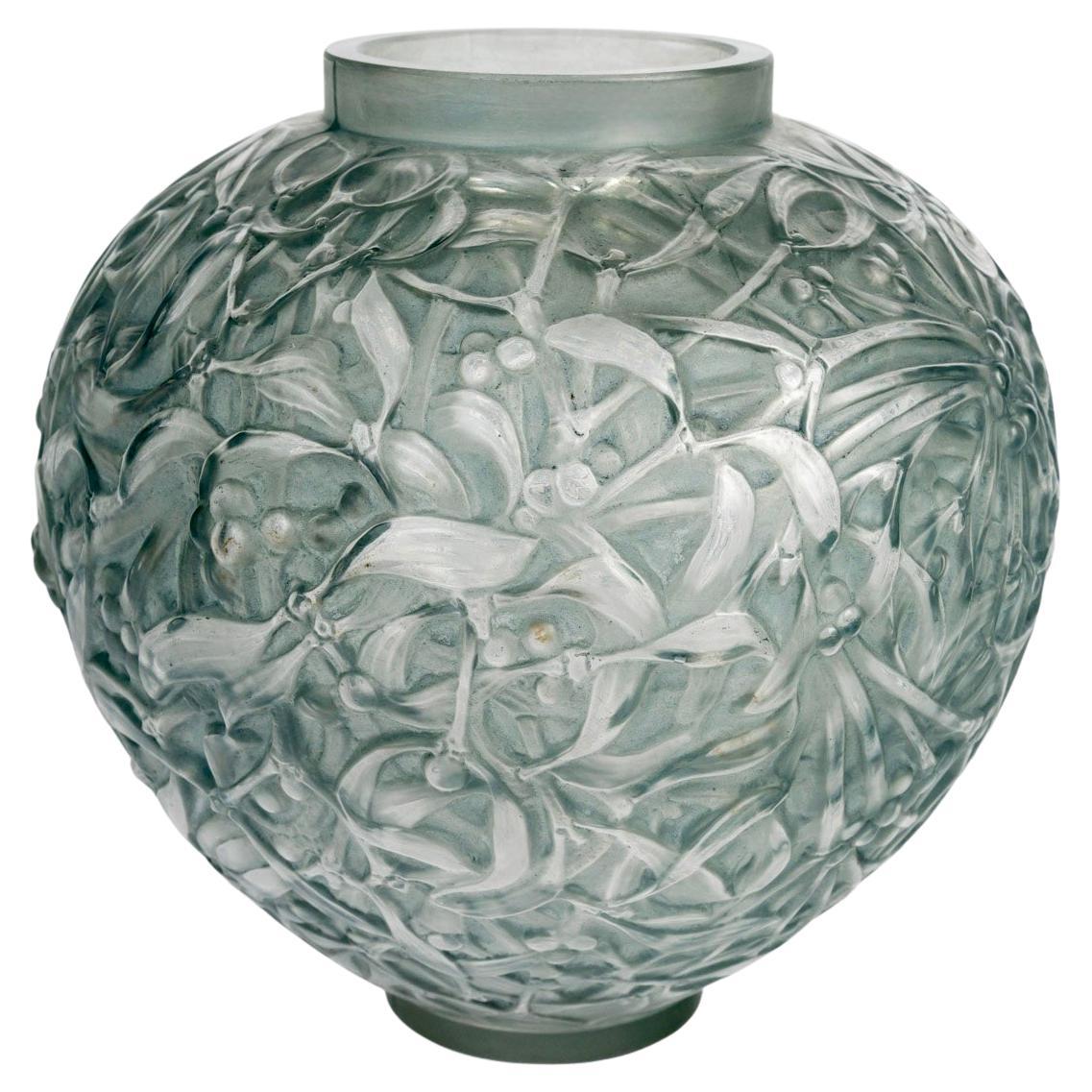 1920 René Lalique - Vaso Gui Vischio in vetro smerigliato con patina blu