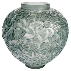 1920 René Lalique - Vaso Gui Vischio in vetro smerigliato con patina blu