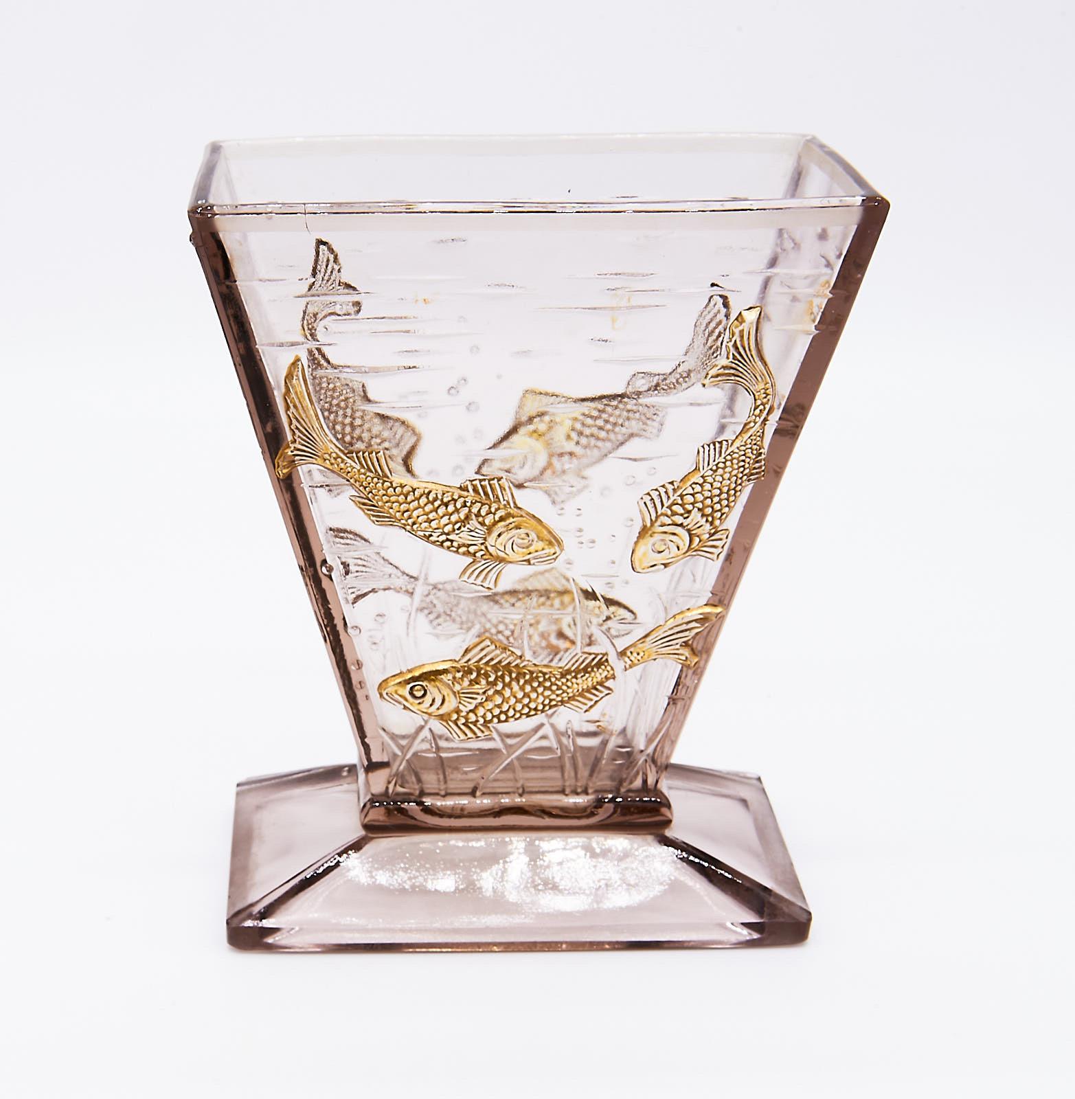 1920´s, Art Deco Glass Aquarium Vase with Relief Moulded Fish, Probably Baccarat In Good Condition In Copenhagen, DK