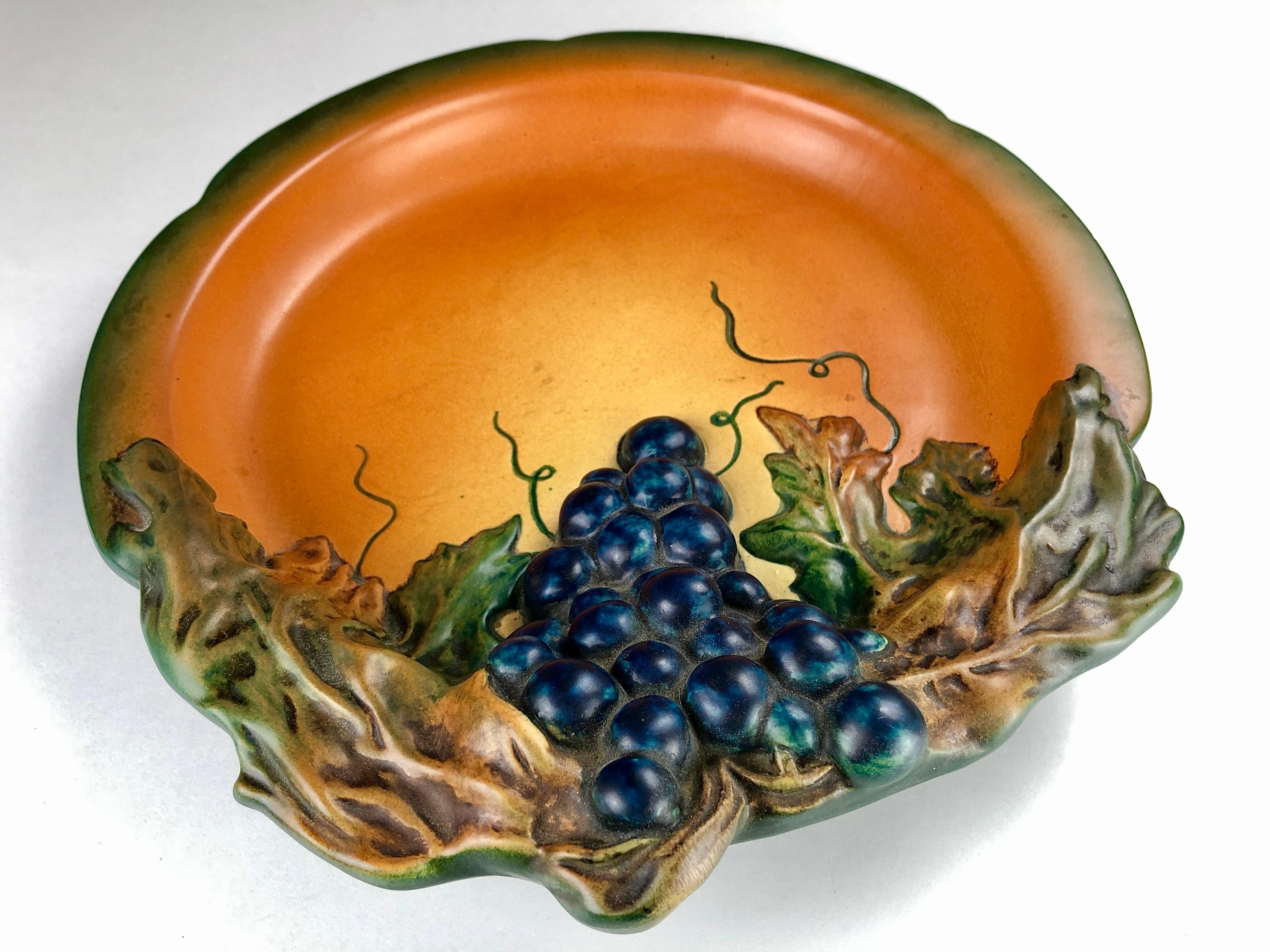 1920´s Hand-crafted Art Nouveau Grape Decorated Platter by P. Ipsens Enke For Sale 2