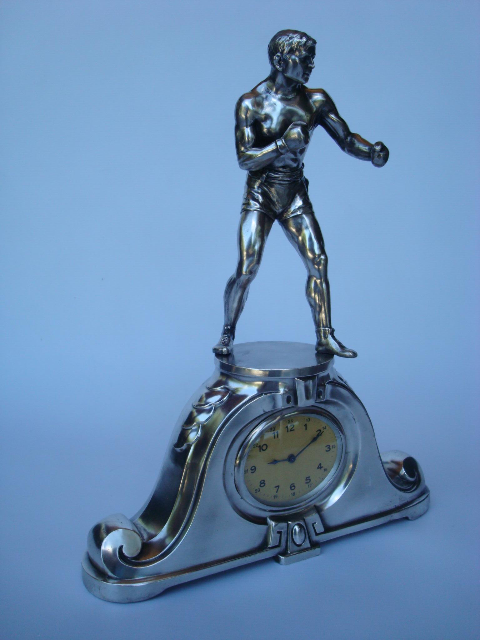 1920´s Boxer Sculpture / Table, Mantel Clock For Sale 2