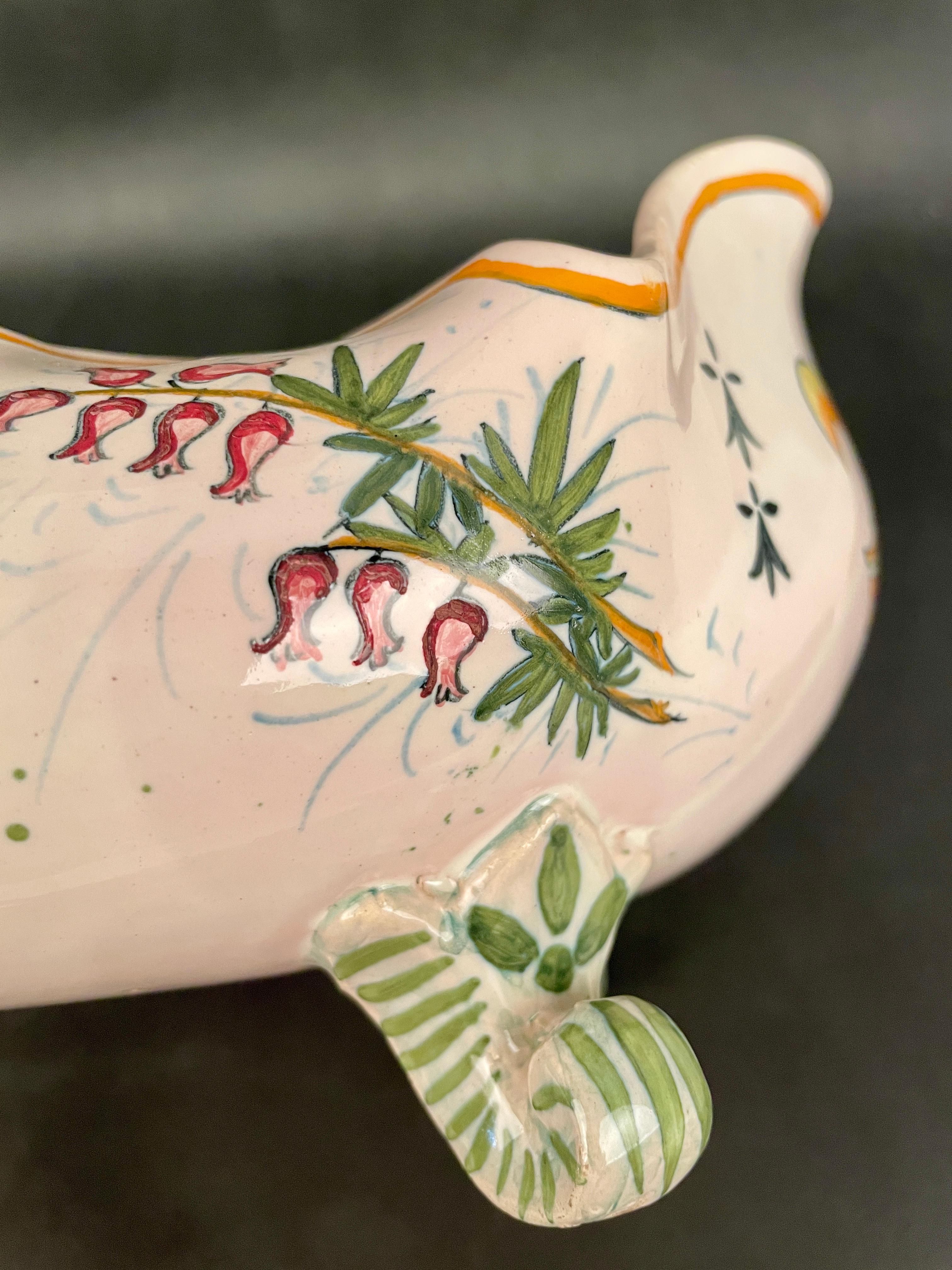 Jardiniere mit Fuß aus Fayence von Henriot Quimper (Keramik) im Angebot
