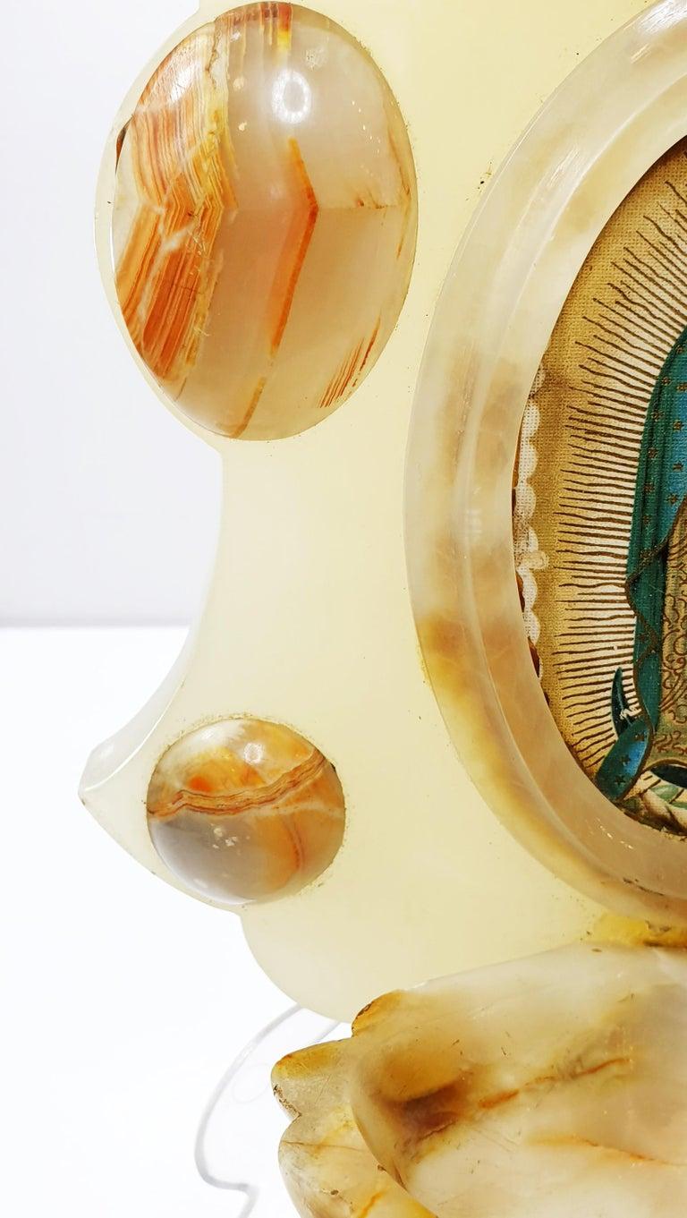 1920's Holy Water Font Lady of Guadalupe and Angel in Alabaster and Agate In Excellent Condition For Sale In BILBAO, ES