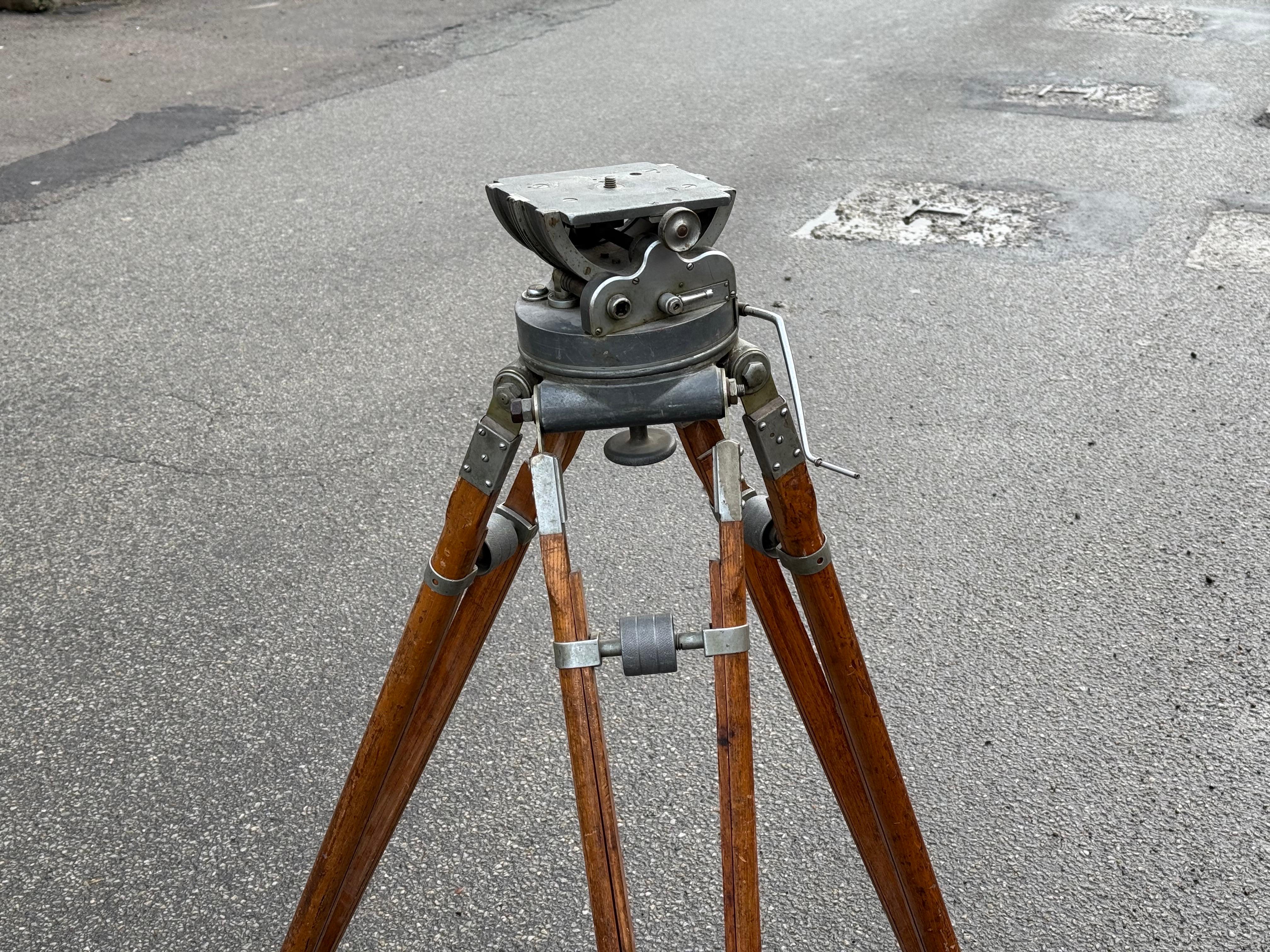 Danois Vintage des années 1920 - Camera Wood Tripod Stand en vente