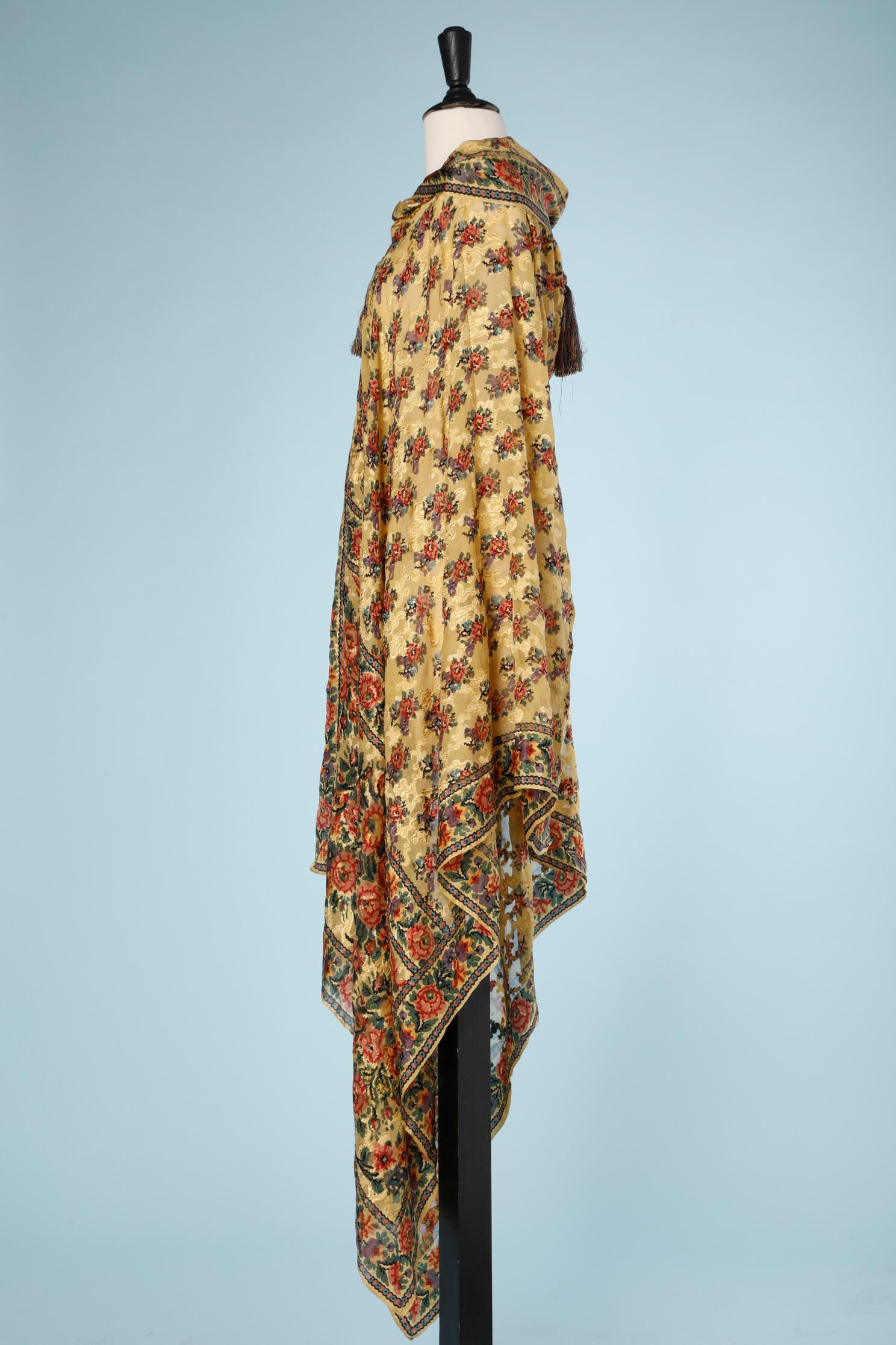 1920 1920 Seidenjacquard-Schal im Stil „Liberty“ mit mehrfarbigem Garn Pompom bedruckt Damen im Angebot