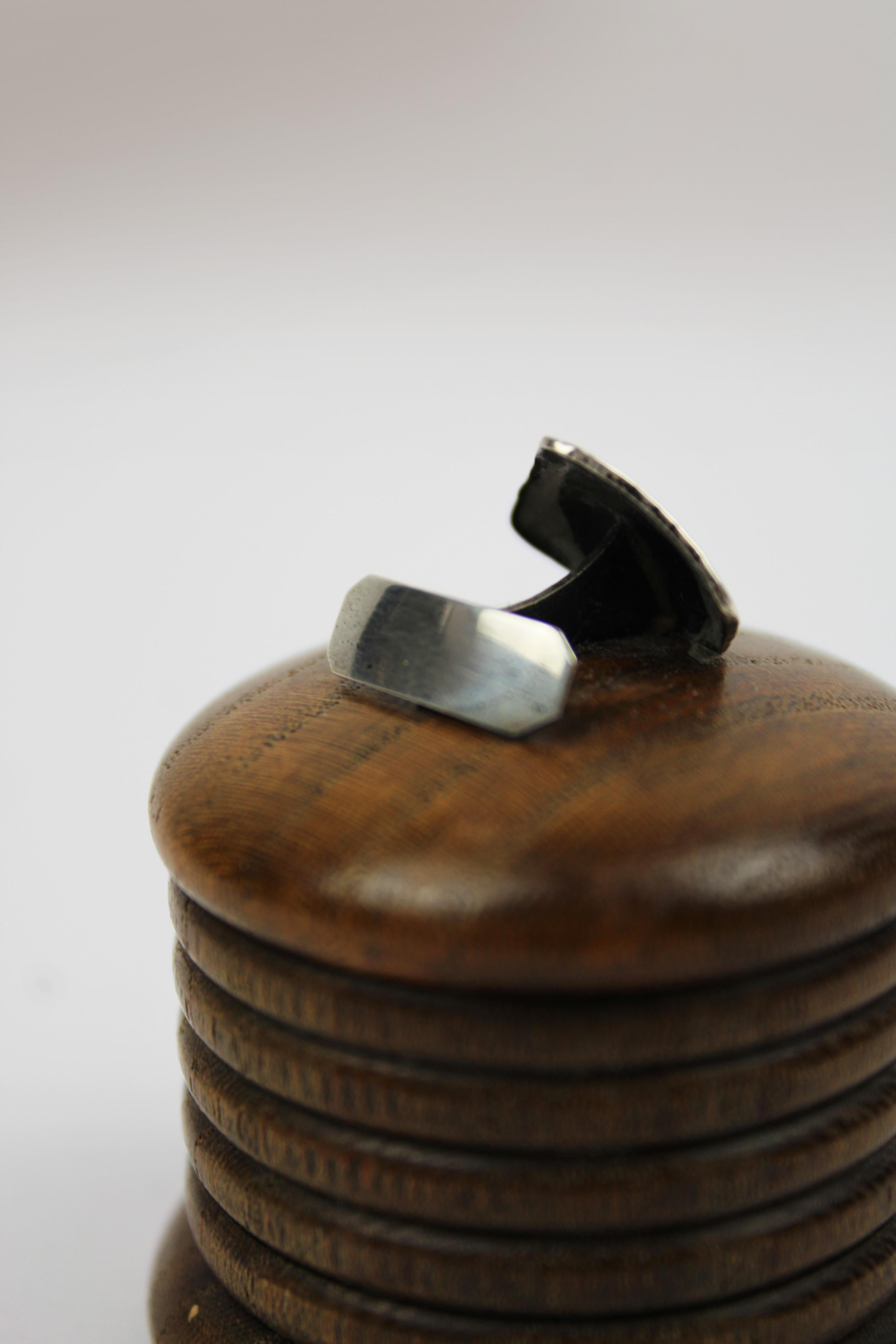 1920 Small Round Treen Cufflink box topped with silver Cufflink France In Good Condition For Sale In Antwerpen, BE