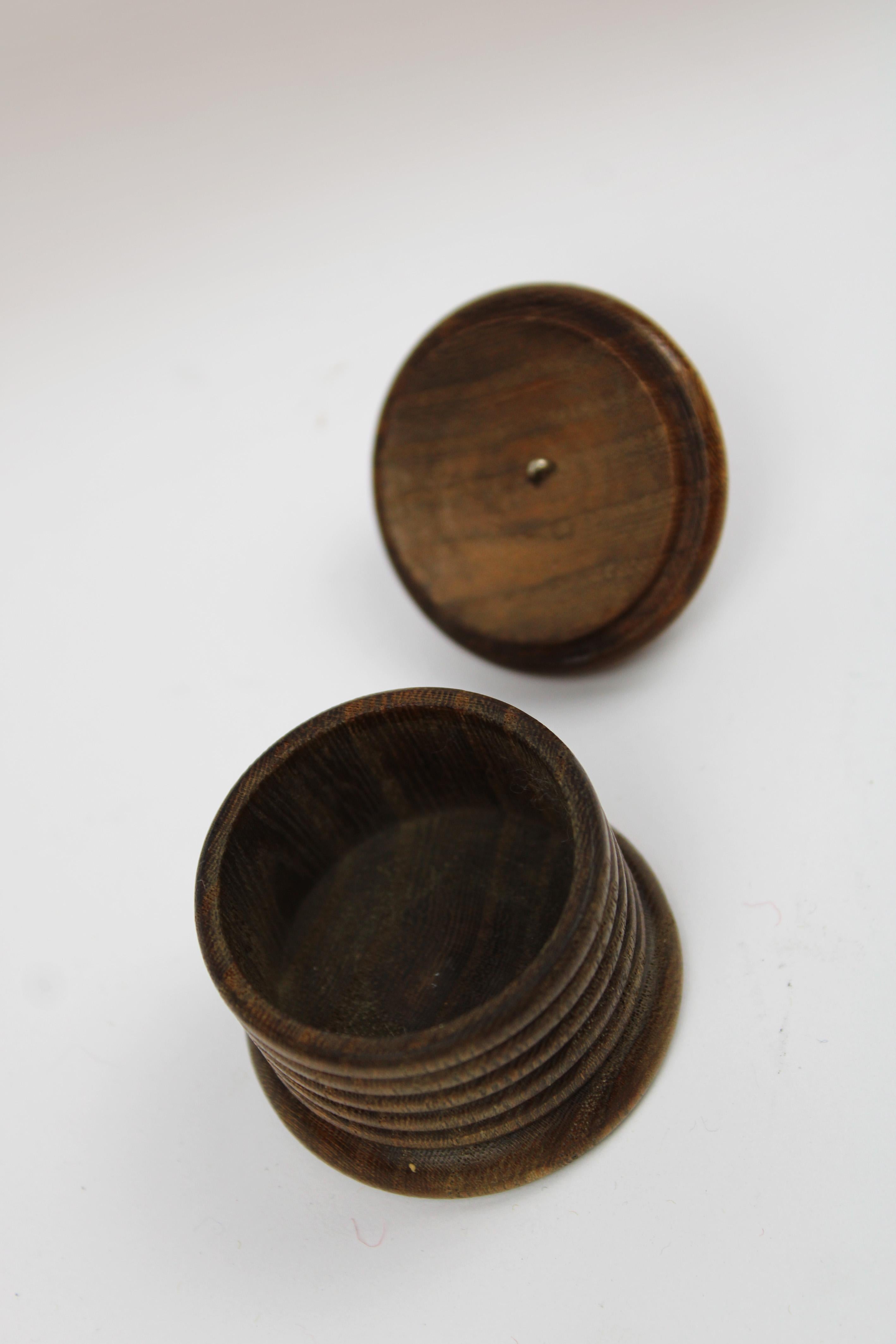 20th Century 1920 Small Round Treen Cufflink box topped with silver Cufflink France For Sale