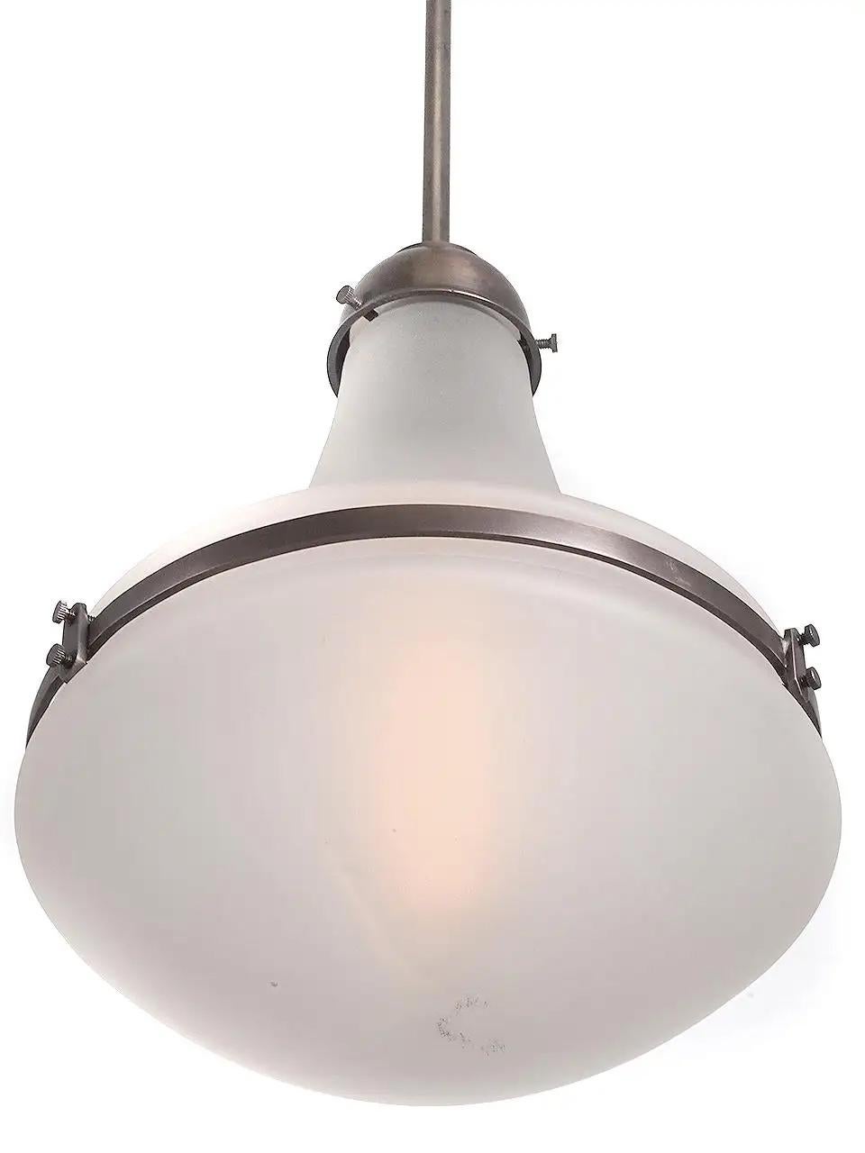 Mid-Century moderno Ciondoli in vetro smerigliato in due parti in stile 1920 in vendita