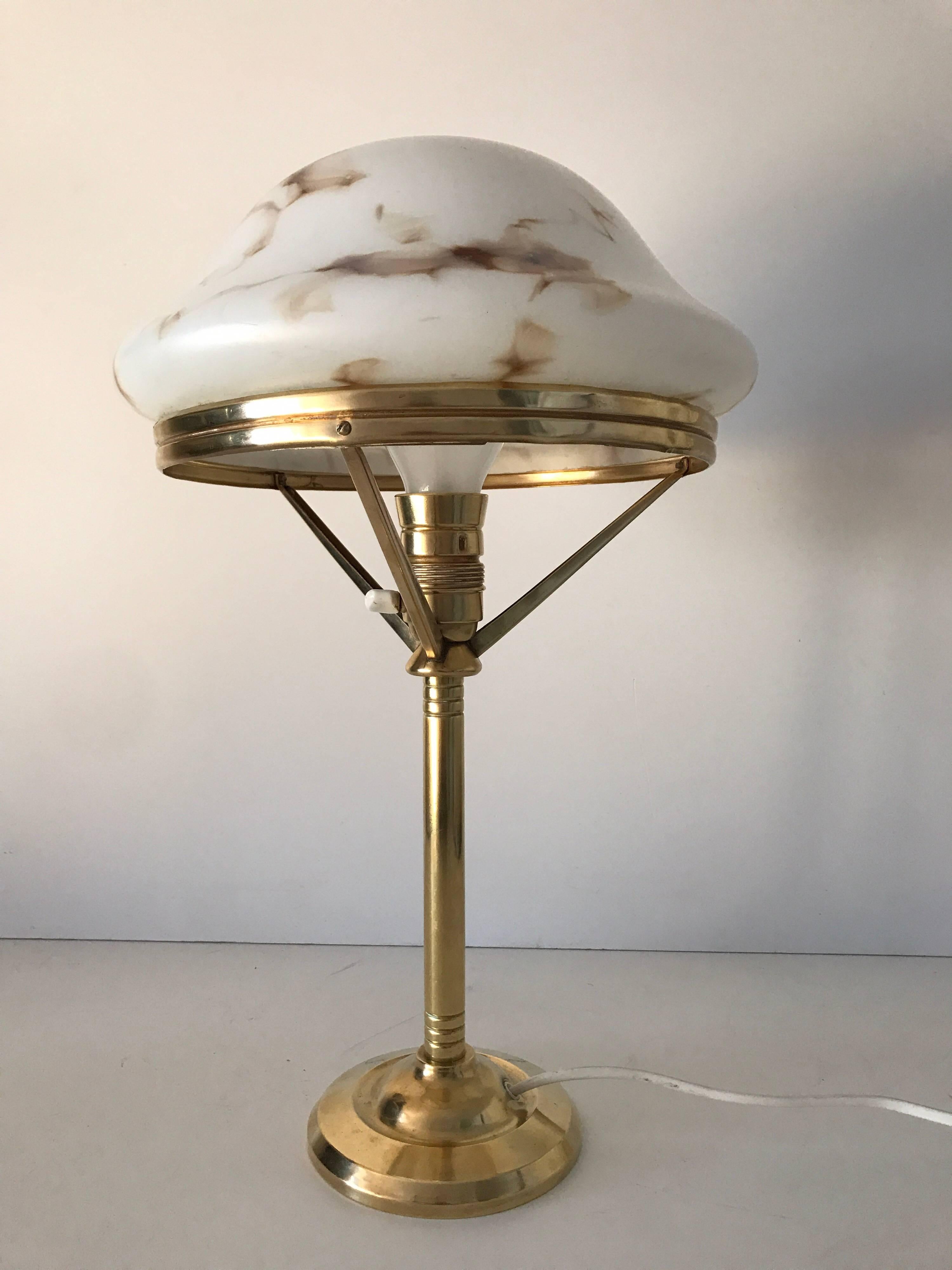 1920 Swedish Art Nouveau Jugendstil Brass and Art Glass Table Lamp For Sale 1