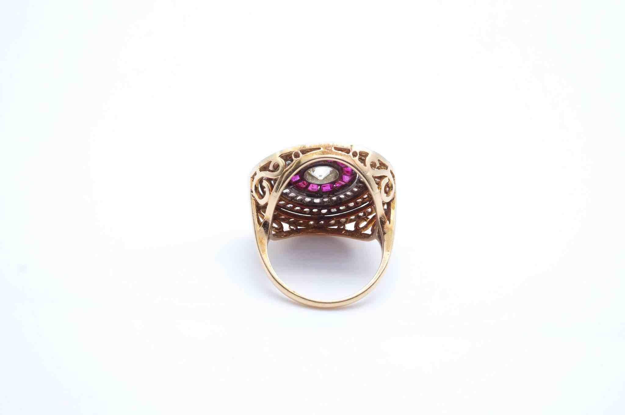 1920 Vintage-Ring mit Diamanten und Rubinen für Damen oder Herren im Angebot