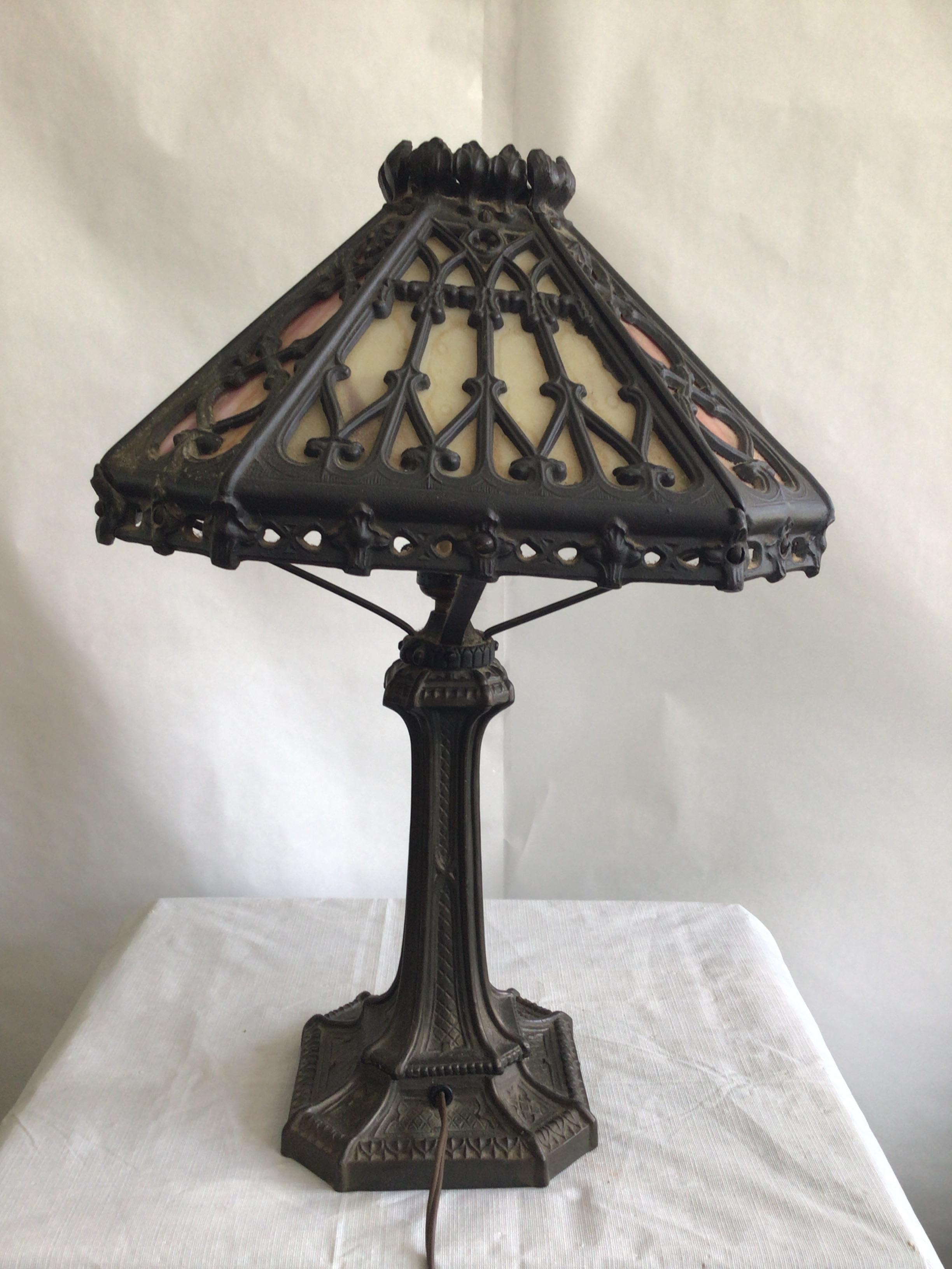 Early 20th Century 1920a Ornate Iron Leaded Glass Table Lamp For Sale