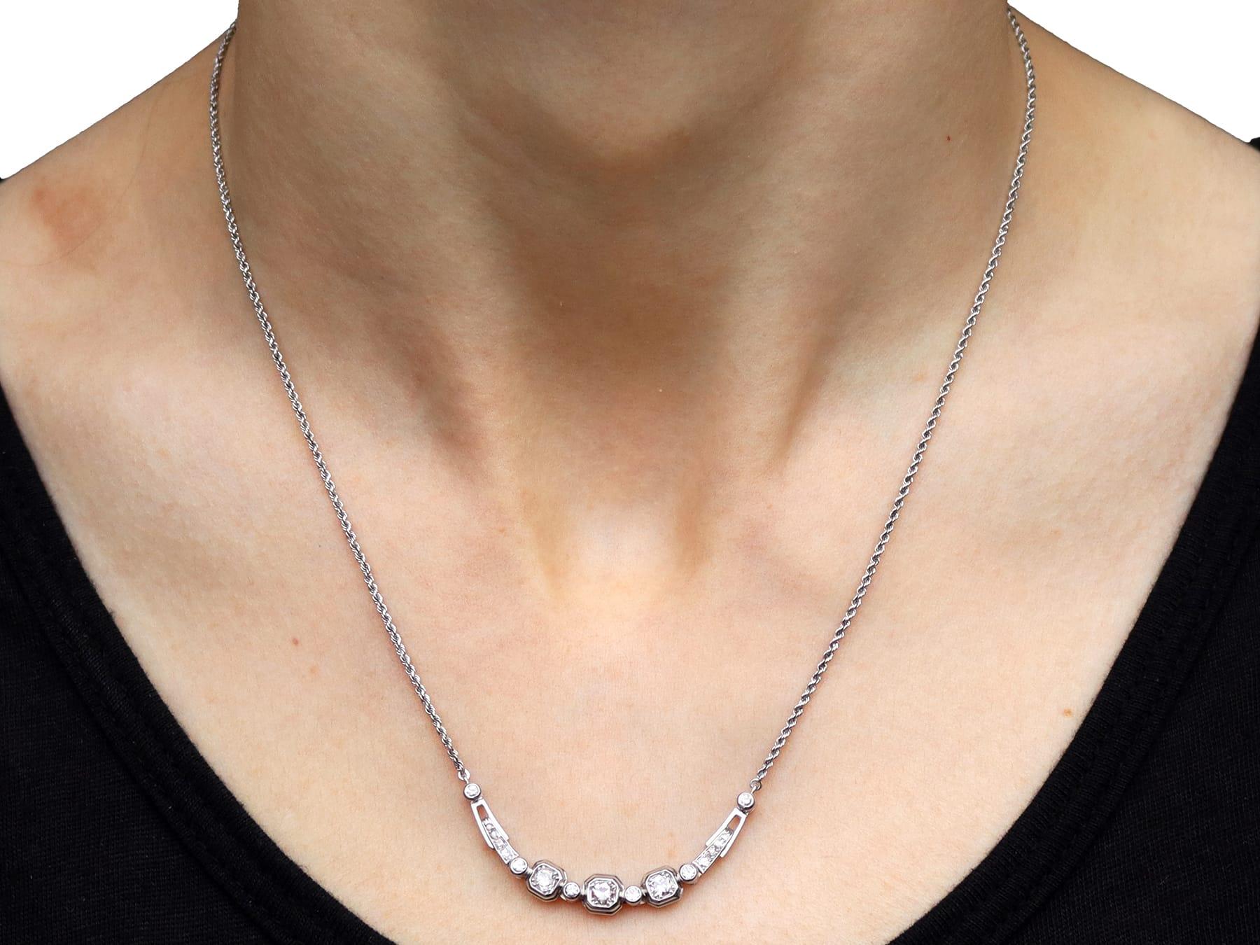 1920s 0.66 Carat Diamond and 18k White Gold Necklace For Sale 4