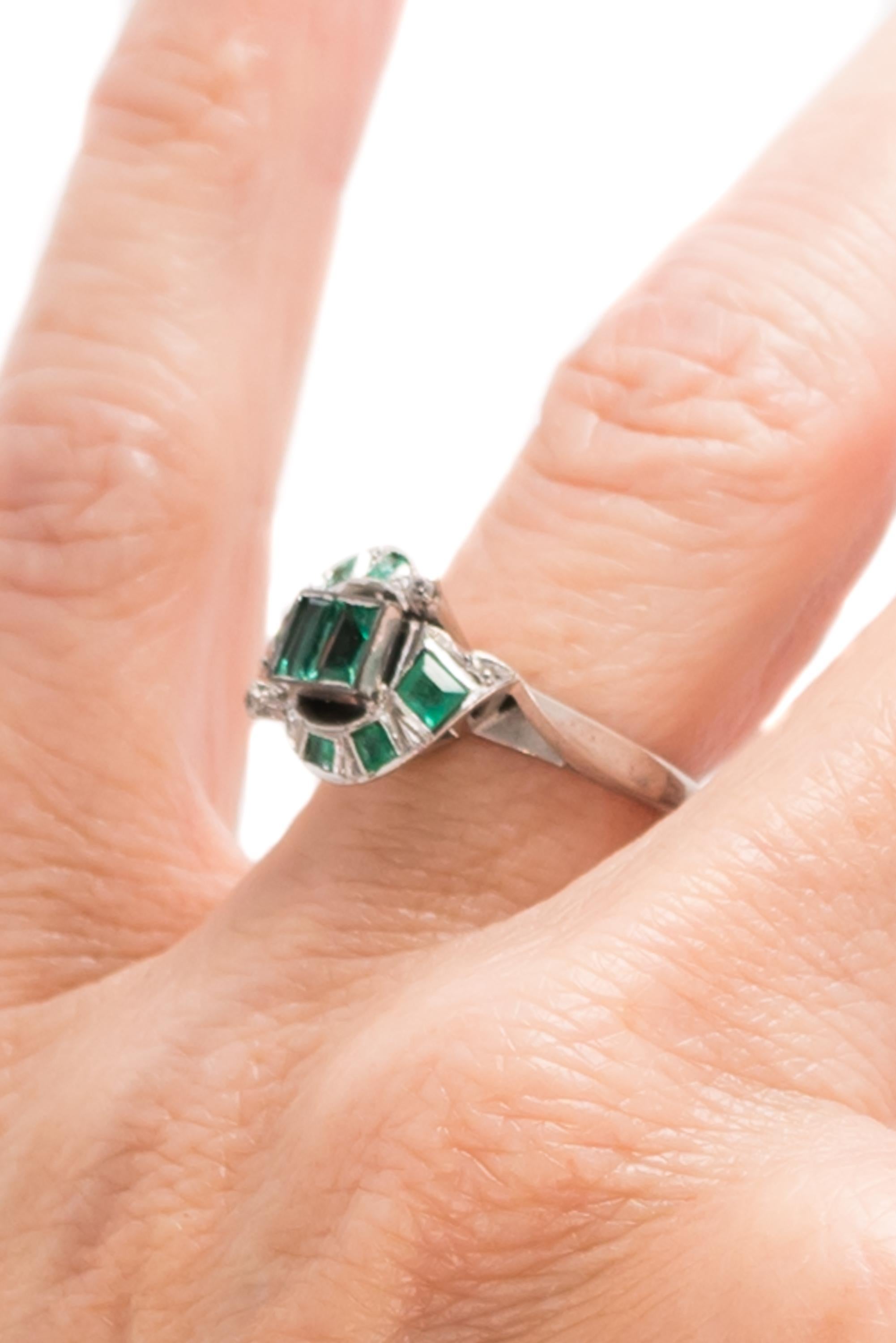 1920s 0.75 Carat Colombian Emerald and 18 Karat White Gold Bypass Ring 5